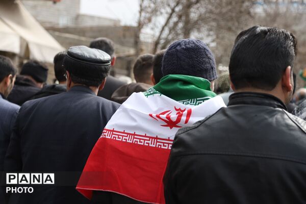 خروش جمعیت روستای مایان سفلی در تشییع پیکر مطهر شهید ابوالفضل خراج مایان