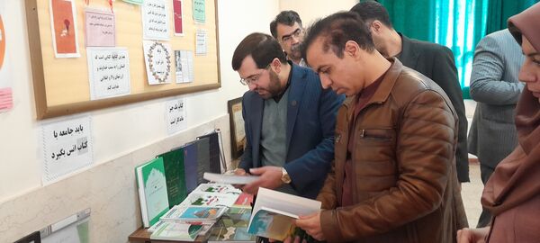 افتتاحیه نمایشگاه پژوهشی و فناورانه دبیران و دانش‌آموزان شهرستان ملارد در دبیرستان فرزانگان استعداد درخشان