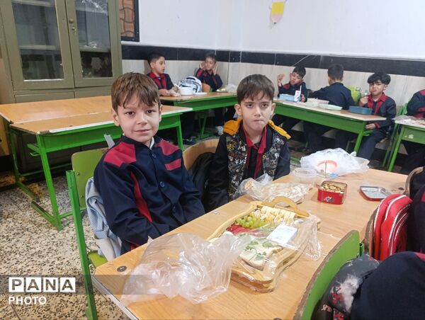 صبحانه سالم در مدرسه معلم آشخانه 