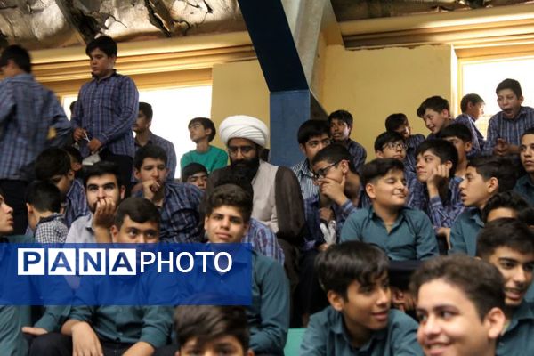 اجتماع دانش‌آموزی به‌مناسبت ولادت شهیدابراهیم هادی در یزد