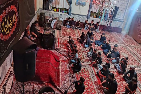 هیئت  زنجیر زنی و عزاداری اباعبدالله الحسین علیه السلام  بار درشب هفتم محرم  