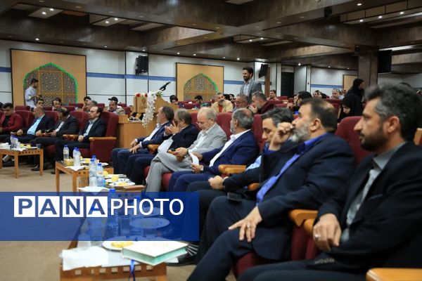 نشست صمیمی مدیران رسانه با استاندار قم