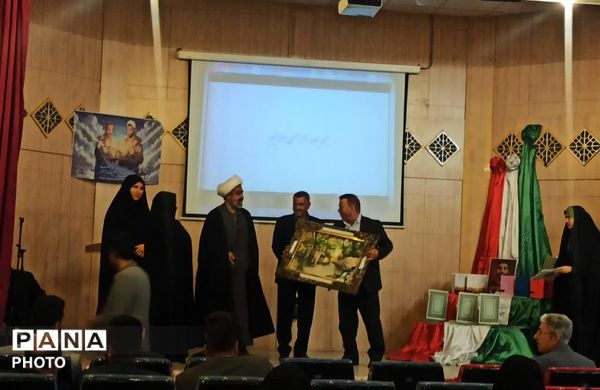 گرامیداشت هفته امور تربیتی در کانون پرورش فکری کودکان و نوجوانان مروست