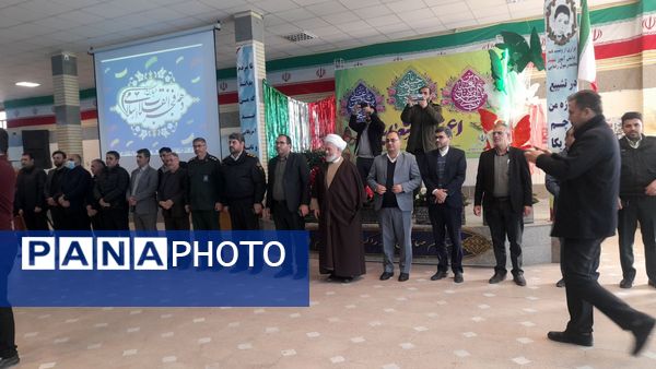 مراسم دهه فجر در مدرسه حضرت زینب اسدآباد 