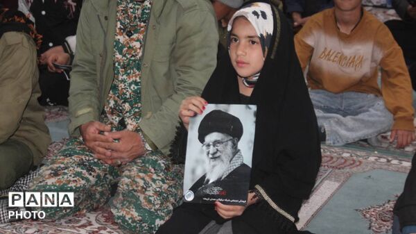 طلاب و بسیجیان شهرستان مارگون در شب پنجم غمِ شهادت امام خامنه‌ای، اقدامات آمریکا را محکوم کردند