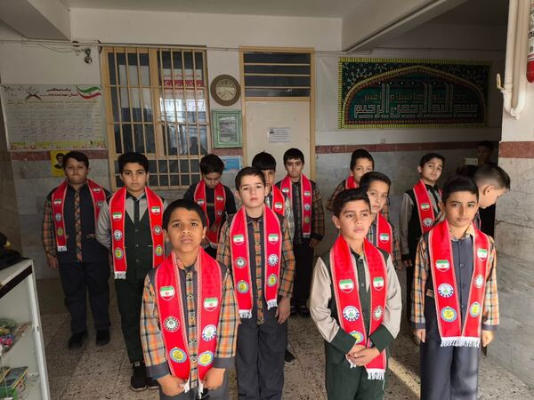 برگزاری جلسات تمرین سرود همگانی به‌مناسبت عید مبعث در آموزشگاه شهید پسندیده فدافن