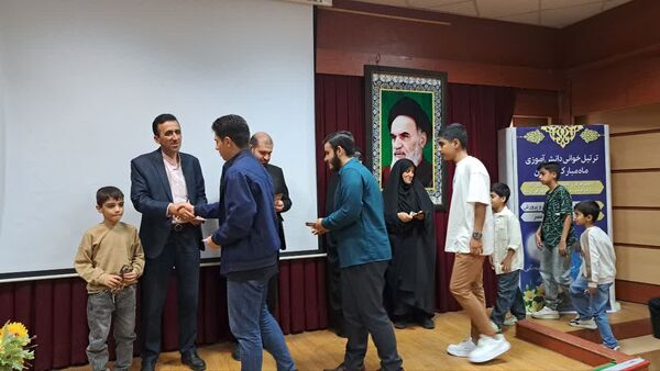 تجلیل از نخبگان قرآنی در نکا