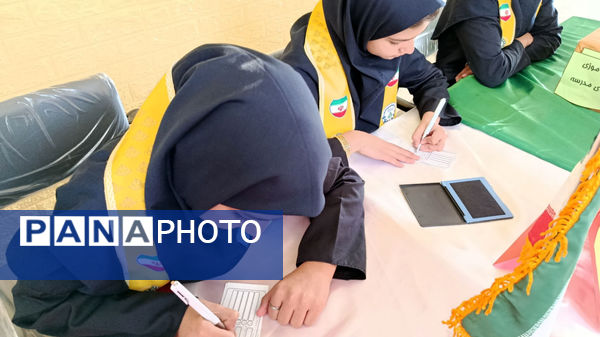 آیین برگزاری انتخابات شورای دانش آموزی در دبیرستان فرزانگان