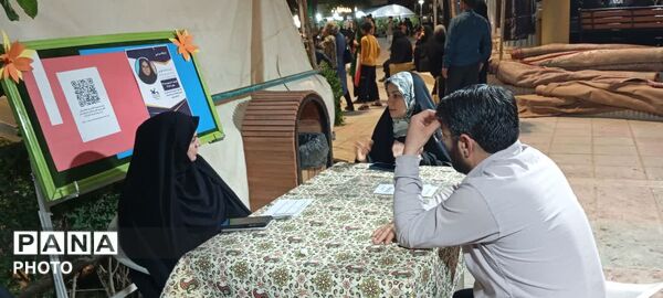 میز خدمت مدیرکل کانون پرورش فکری کودکان و نوجوانان یزد