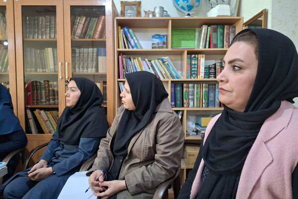 جلسه انجمن اولیا و مربیان و هیات امنا برای فردای دانش‌آموزان دبیرستان پویش شیراز 