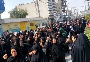 راهپیمایی مردم میناب در محکومیت جنایات آمریکا و رژیم صهیونیستی پس از نماز جمعه