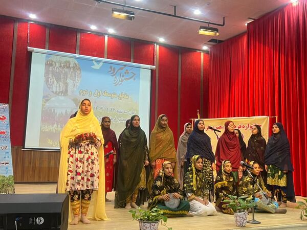 جشنواره سرود در فرهنگسرای فین