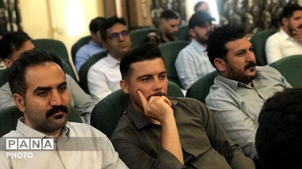 گردهمایی مسئولان و مدیران مدارس در سالن معلم اشخانه