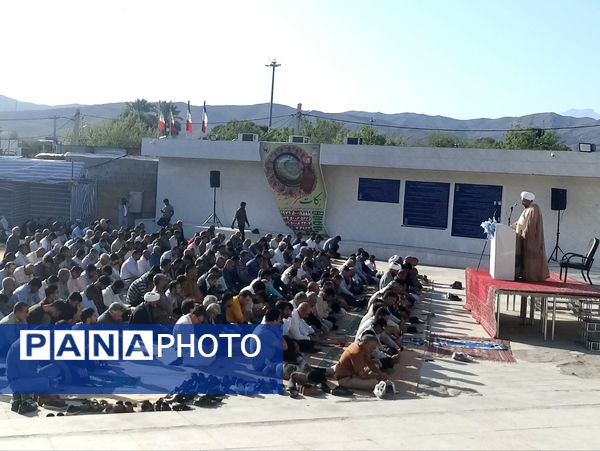 برگزاری مراسم نماز عید سعید فطر در حاجی‌‌آباد