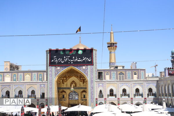 حرم مطهر امام رضا(ع)، میزبان زائران و عزاداران رهبر شهید