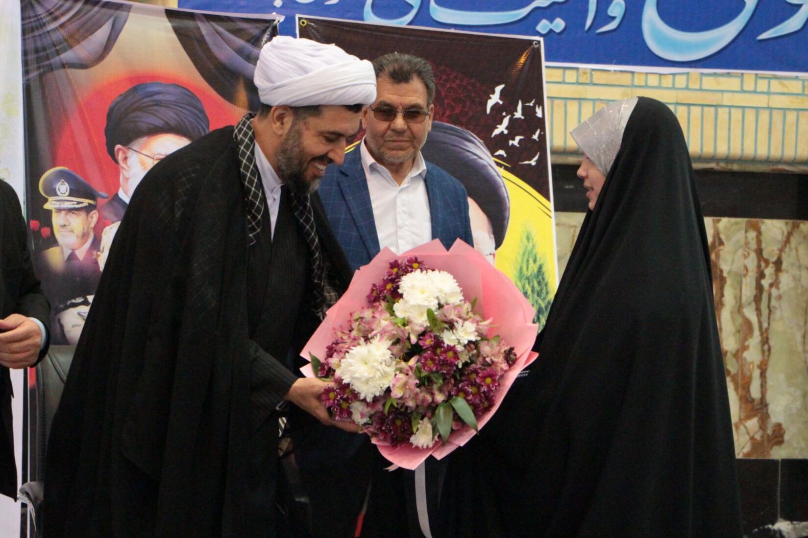 دعوت به «دخترانه‌ترین نماز جمعه»