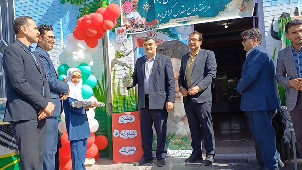 آیین جشن شکوفه‌ها در دبستان زکیه شیروان