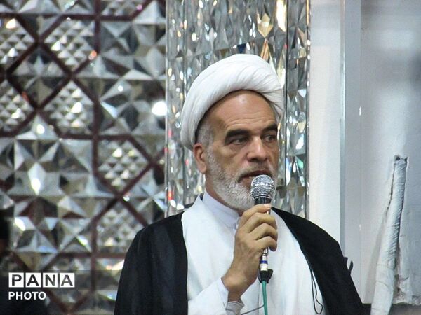 حضور اقشار مختلف مردم در مراسم اربعین رهبر شهید 