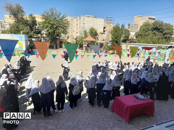 جشن جوانه‌ها با آغاز فصلی تازه در دبیرستان حضرت معصومه(س) ناحیه ۴ کرج