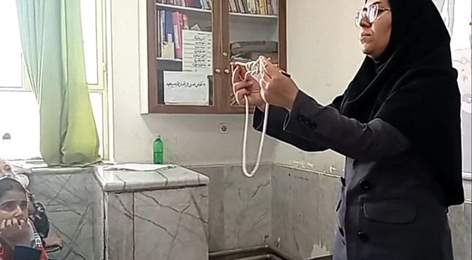 پیشتازان دبستان فاطمیه در ابتدای مسیر مهارت‌آموزی