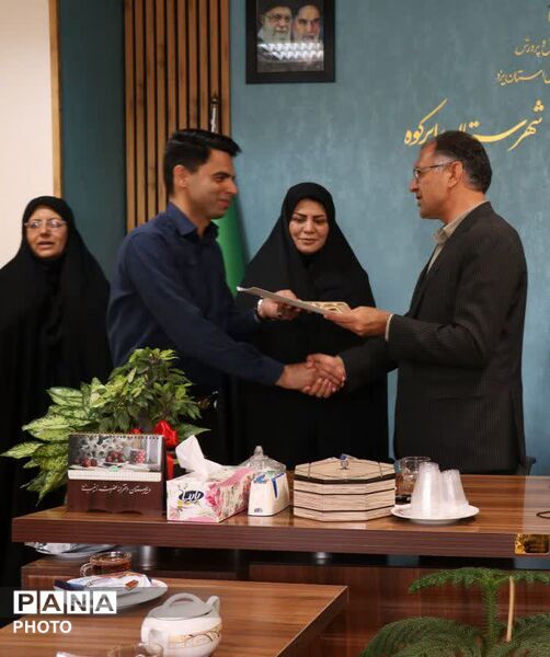 نشست صمیمی مدیر آموزش و پرورش شهرستان ابرکوه با دانش آموز خبرنگاران پانا