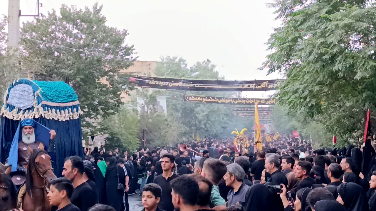 مراسم خیمه‌برداری و خیمه‌کوبی در نوش آباد به مناسبت تاسوعای حسینی و ورود کاروان اباعبدالله الحسین به کربلا