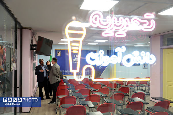 بازدید مدیر روابط عمومی بیمه معلم از نمایشگاه نوراوی اعتکاف