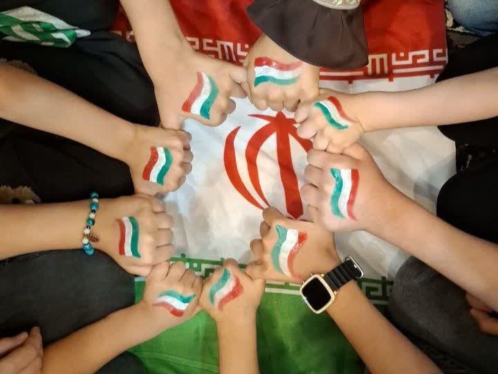 برپایی موکب کودک در جوار شهدای گمنام منطقه ۱۸ 