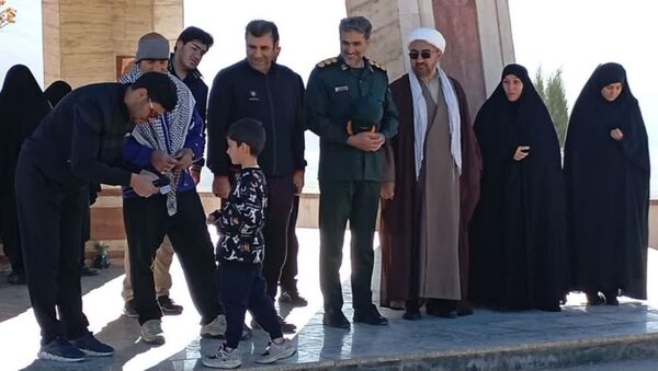همایش پیاده‌روی خانوادگی گرامیداشت هفته بسیج در شهرستان سلسله 