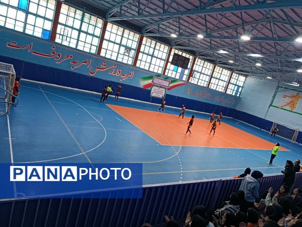 آئین افتتاحیه مسابقات فوتسال دانش‌آموزی منتخب آموزشگاه های شهرستانهای استان تهران به میزبانی ورامین 