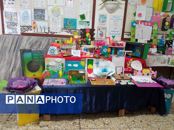 نمایشگاه دستاوردهای علمی و پژوهشی دبستان نرجس یک و دو 