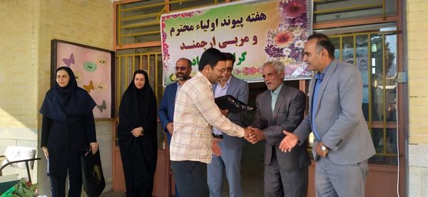 انتخابات انجمن اولیا و مربیان در دبستان دخترانه شهدا سامان 