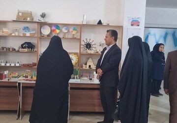 نمایشگاه دست‌سازه‌های دانش‌آموزی در قشم