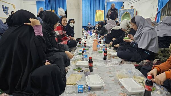 ایجاد همبستگی در ضیافت افطار مدرسه شهید اردستانی