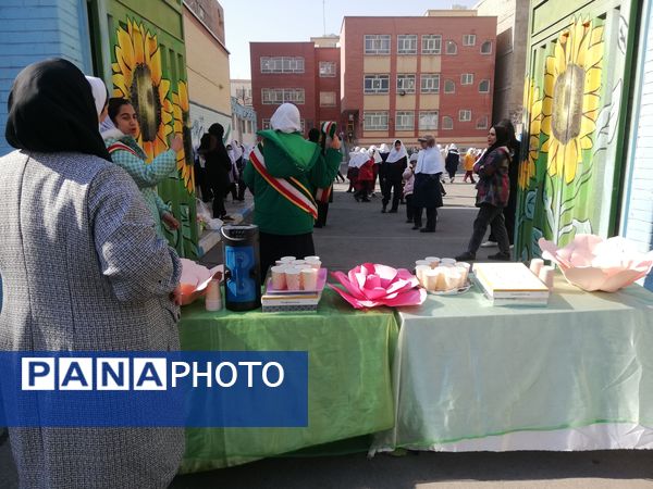 موکب دانش‌آموزی مدرسه ۲۲ بهمن به‌مناسبت ولادت حضرت مهدی (عج)