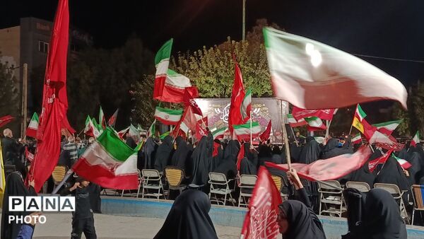 تجمع شبانه میدان شهرداری قم با حال و هوای عزاداری فاطمیه(س)