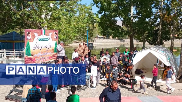 پیاده‌روی خانوادگی به‌مناسبت هفته دفاع مقدس