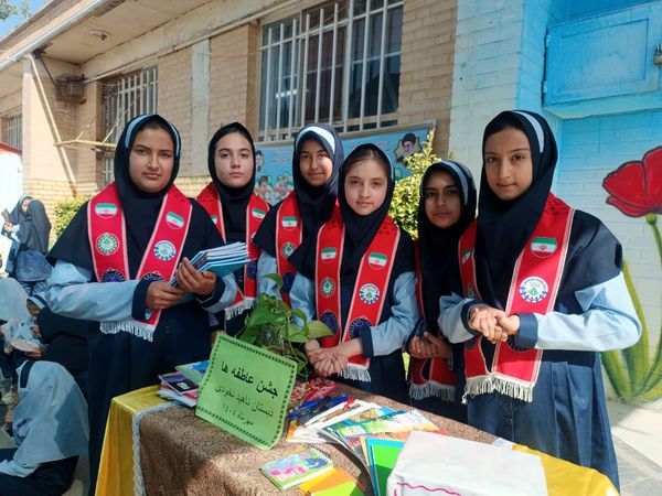 جشن عاطفه ها در دبستان ناهید نخودی