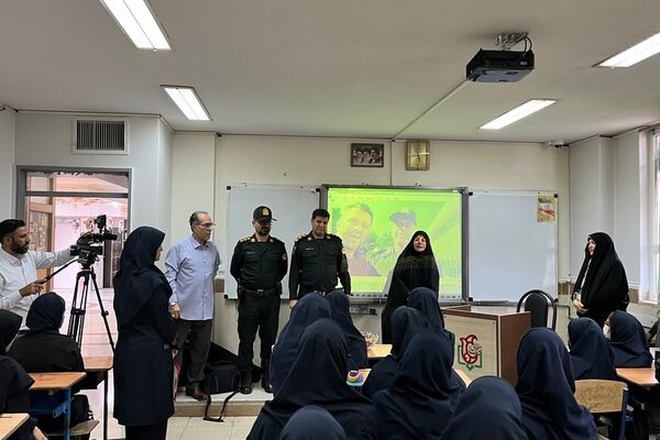 برپایی مراسم هفته نیروی انتظامی در دبیرستان شهید تیمسار فلاحی ناحیه 1 کرج 