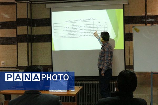 کارگاه اقدام‌پژوهی در فیروزکوه؛ گامی به سوی معلمی پژوهنده