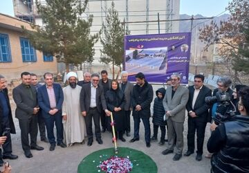 کلنگ نخستین مدرسه زنده‌یاد پیام راهب در قمصر به زمین زده شد