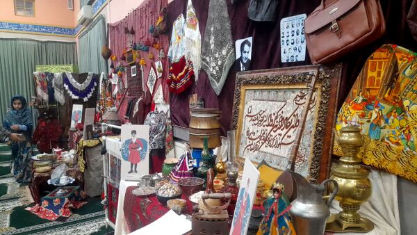 جشنواره قومی و محلی در دبستان آرمیتا مصلی نژاد ناحیه 7