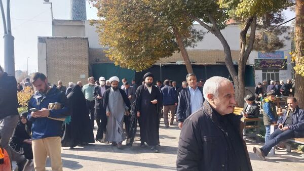 اقامه نماز باران و نماز جمعه به امامت آیت الله ابوالحسن مهدوی