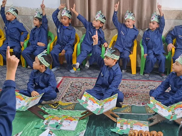 جشن قرآن در دبستان حاج محمد عجب شیر 