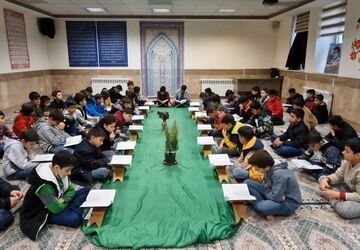 ضیافت افطاری در دبستان مرحوم واحدی شهرستان‌ زارچ 