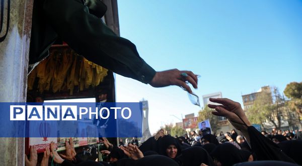 مراسم تشییع پیکرهای ۷ شهید گمنام در کرمانشاه