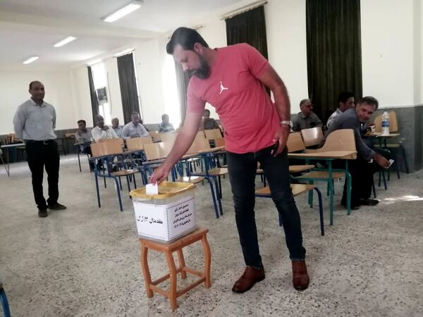 انتخابات انجمن اولیا و مربیان در دبیرستان علی سایانی فین