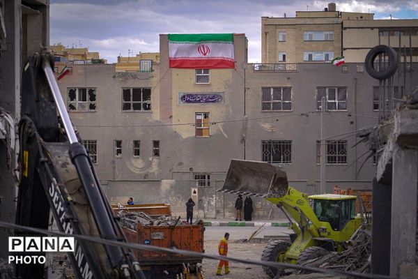 تخریب یک مدرسه و چندین واحد مسکونی بر اثر حمله هوایی دشمن به پردیسان قم