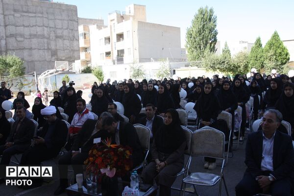 برگزاری جشن جوانه‌ها در مدرسه مهدیه زنجان با حضور مسئولان استانی