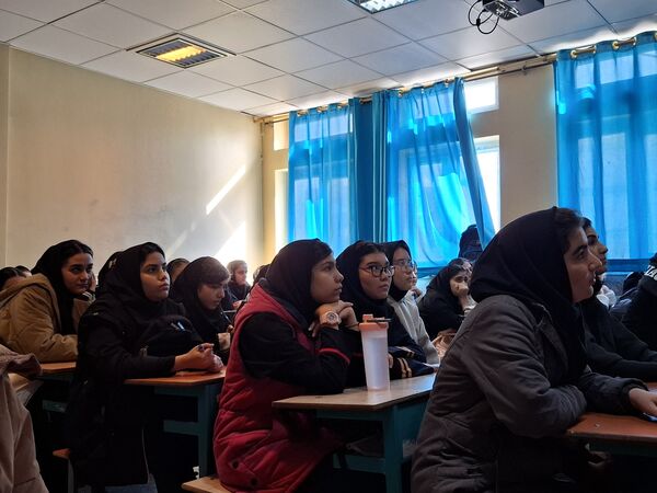 نشست دانش‌آموزی در راستای کیفیت‌بخشی به آموزش در دبیرستان دخترانه نبوت صفادشت